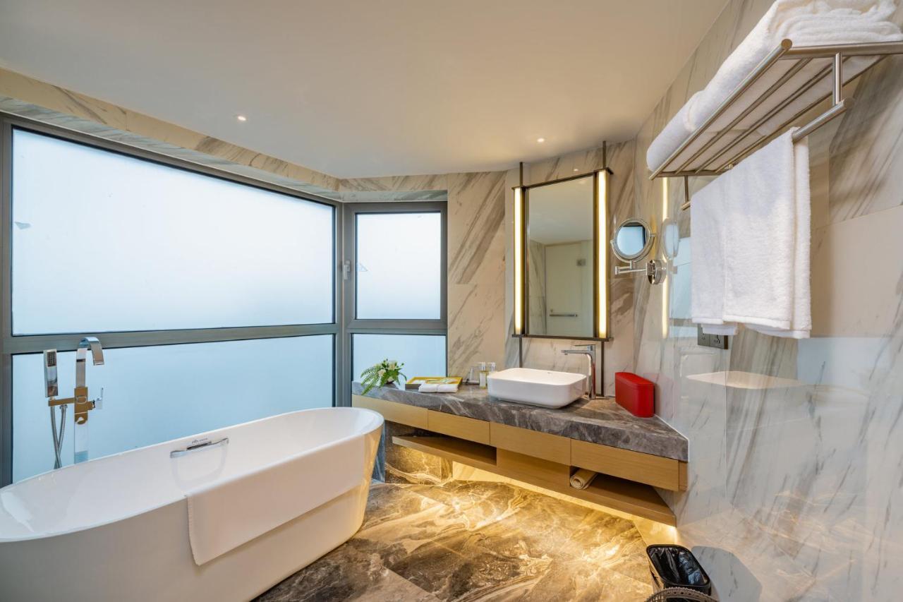 Holiday Inn Shanghai Huaxia By Ihg - Overlooking City Scenery At Sky View Restaurant Εξωτερικό φωτογραφία