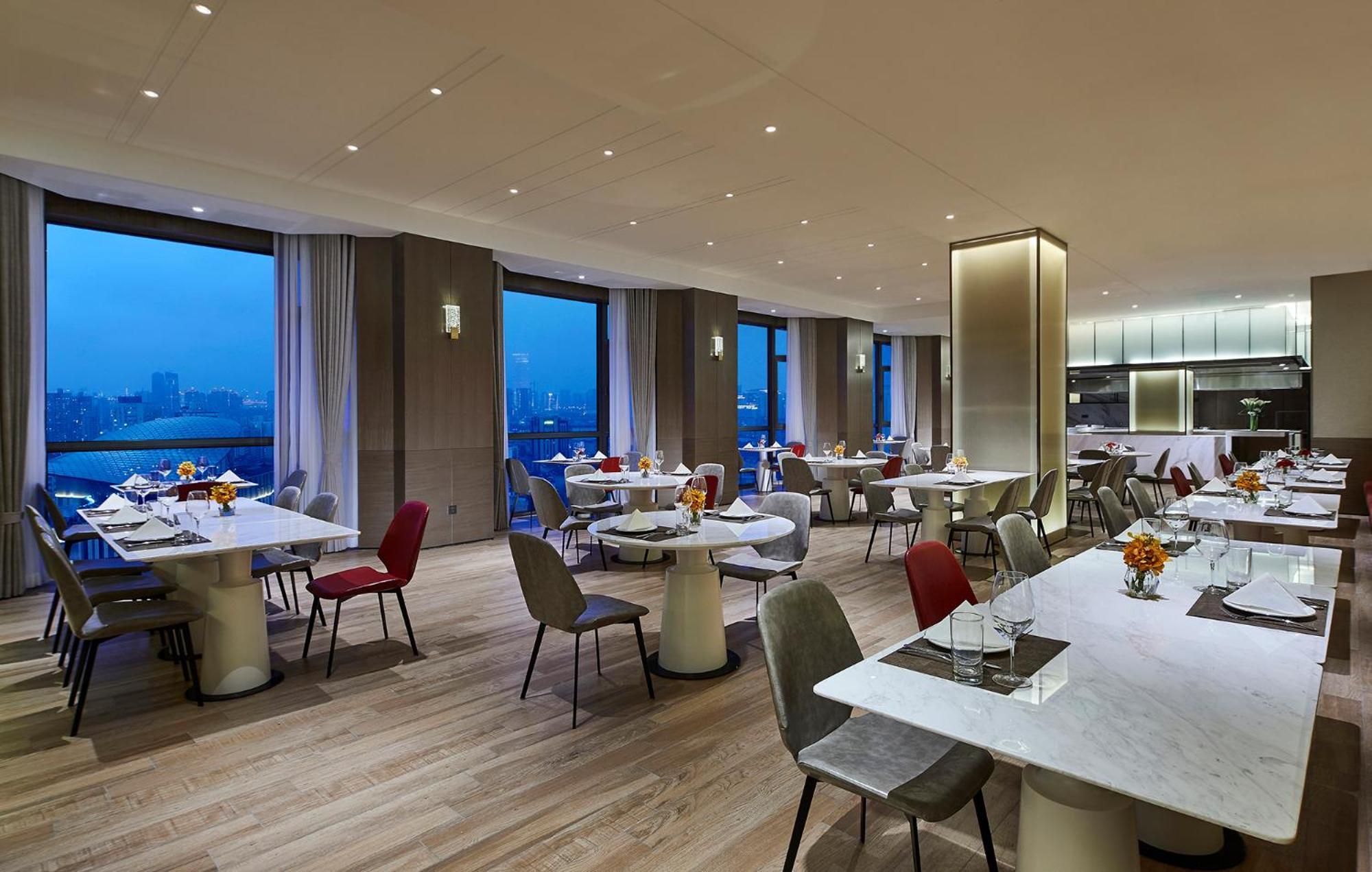 Holiday Inn Shanghai Huaxia By Ihg - Overlooking City Scenery At Sky View Restaurant Εξωτερικό φωτογραφία