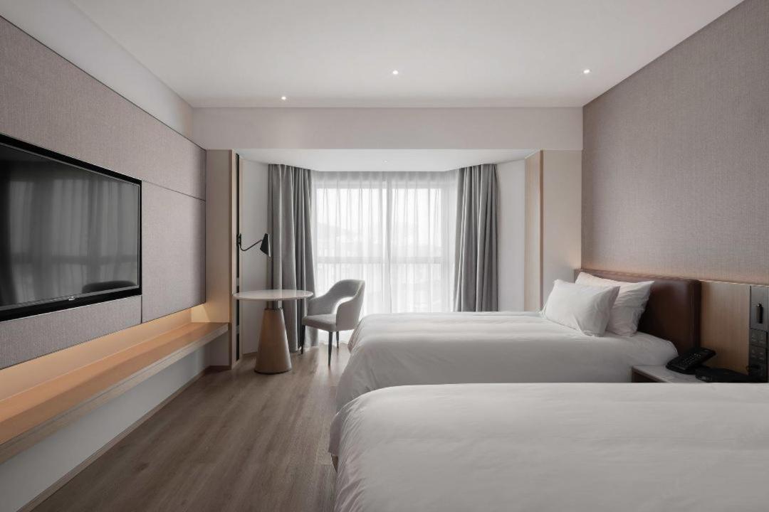 Holiday Inn Shanghai Huaxia By Ihg - Overlooking City Scenery At Sky View Restaurant Εξωτερικό φωτογραφία