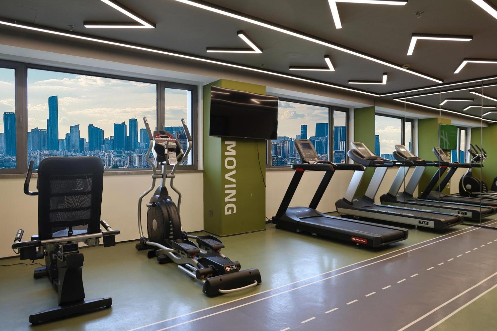 Holiday Inn Shanghai Huaxia By Ihg - Overlooking City Scenery At Sky View Restaurant Εξωτερικό φωτογραφία